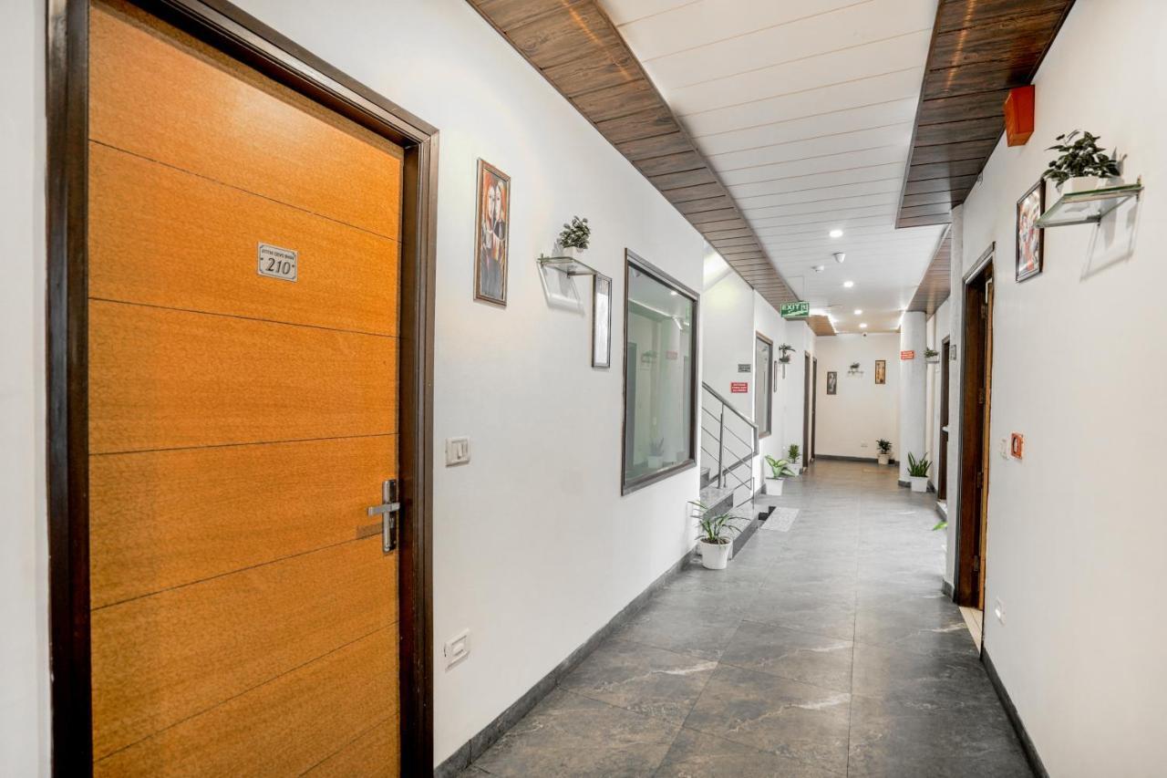 Hotel Seven- Center Of City Chandīgarh Extérieur photo
